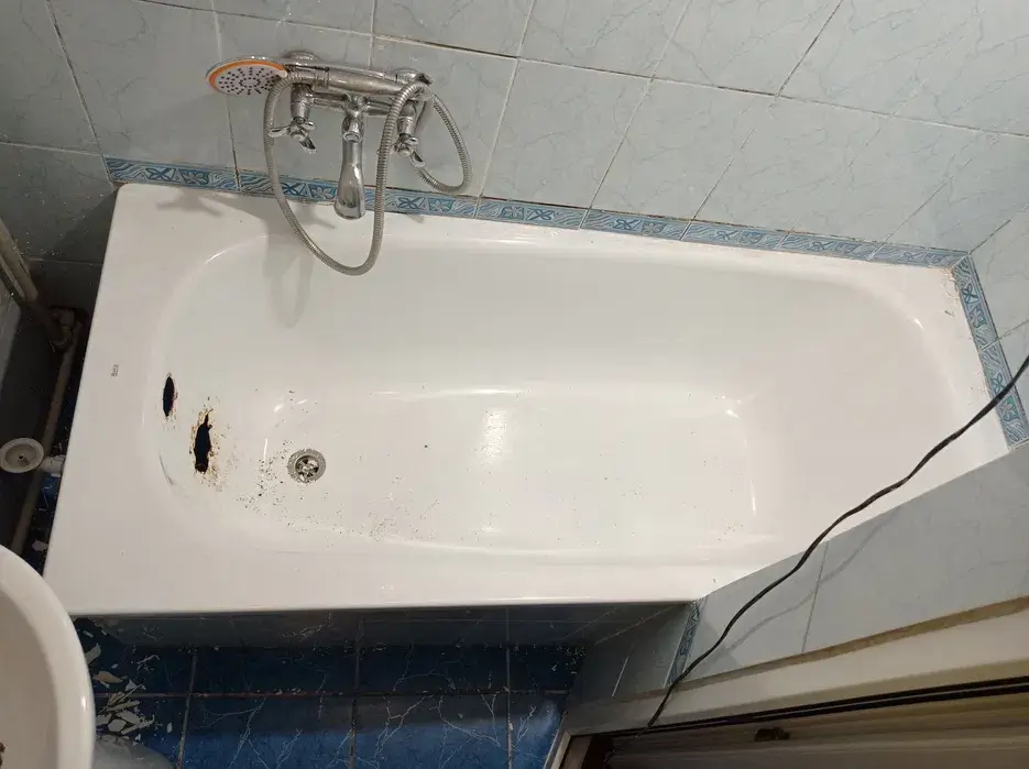 Bath before restoration in London